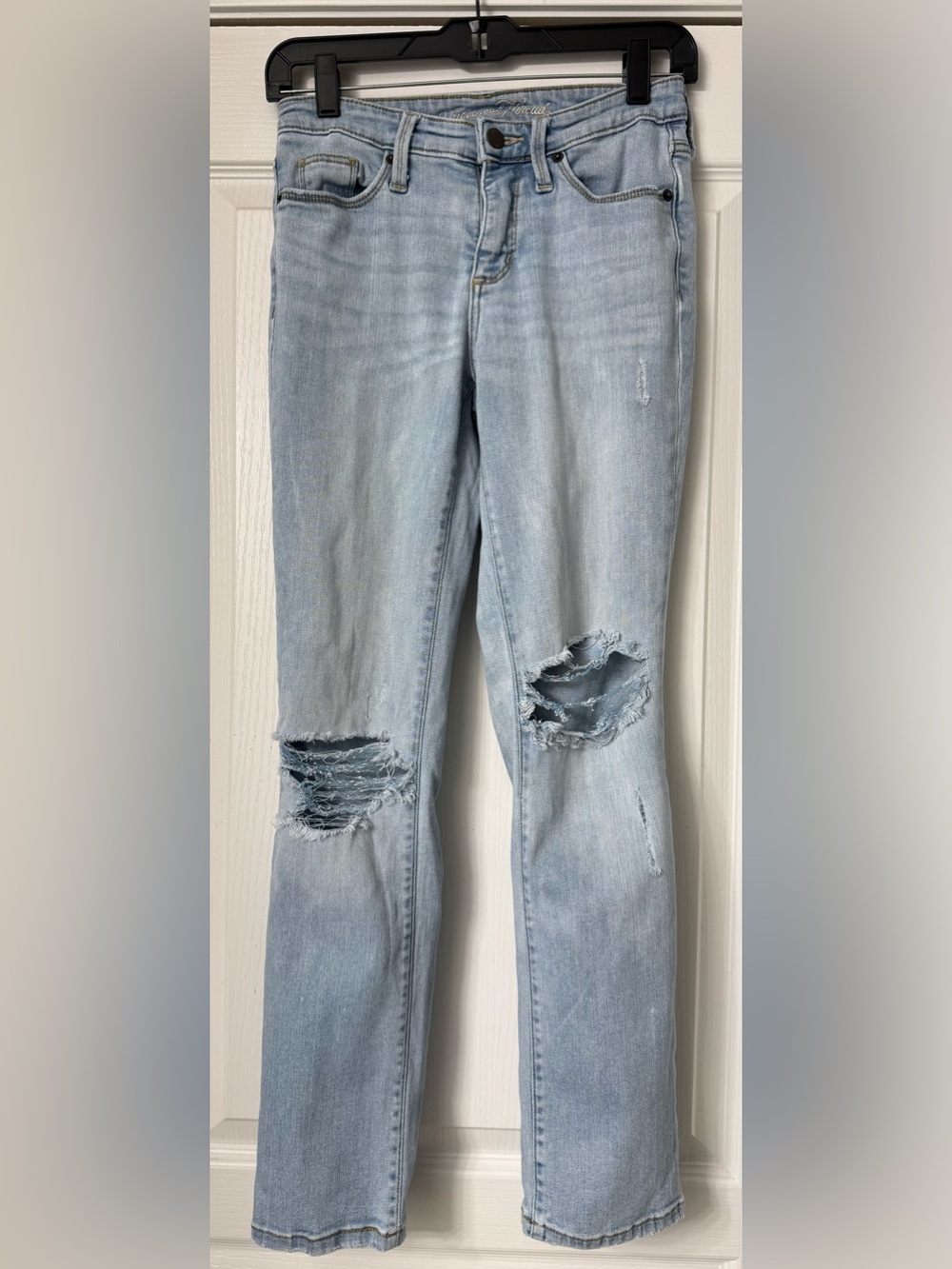 Universal Thread Light Wash Straight Leg Distressed Jeans